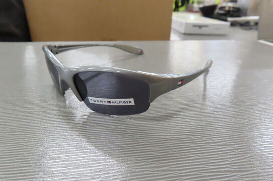 Solbrille TOMMY HILFIGER, TH6049 GRY-3