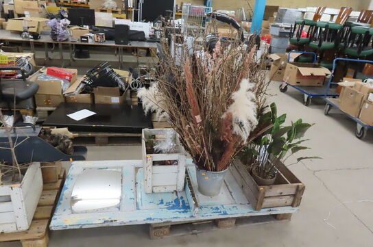 2 stk. paller med diverse brugskunst