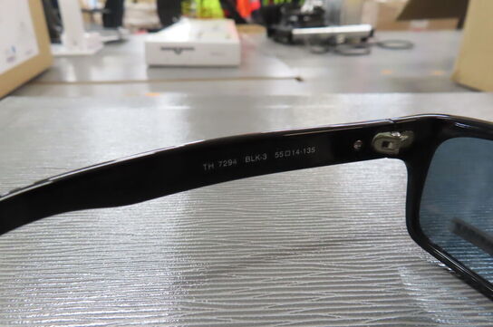 Solbrille TOMMY HILFIGER, TH7294 BLK-3