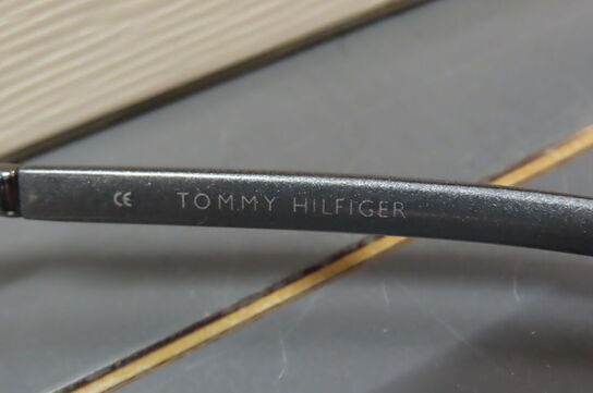 Solbrille TOMMY HILFIGER, TH6047 GUNGRY-3