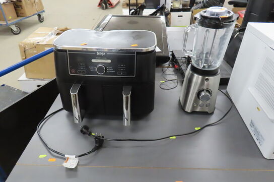 Airfryer NINJA samt blender WILFA