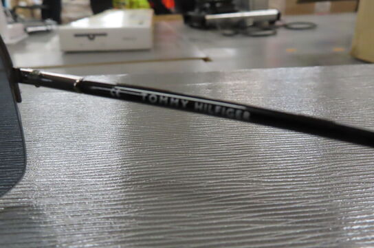 Solbrille TOMMY HILFIGER, TH7334 GUNBLK-3