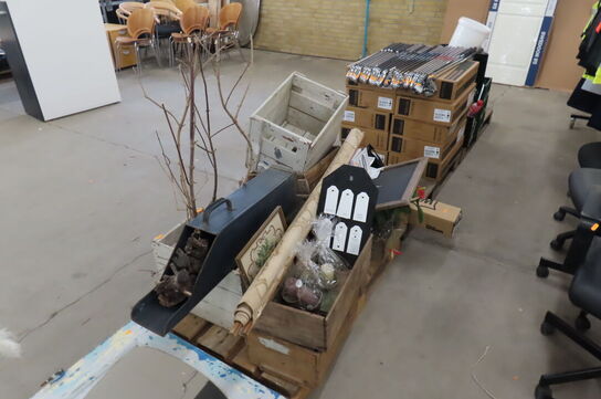 2 stk. paller med diverse brugskunst