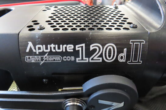 LED lampe APUTURE samt tilbehør