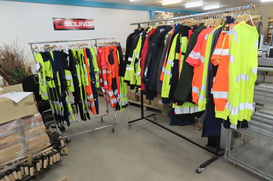 2 stk. stativer med arbejdstøj