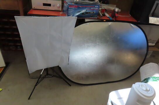 Lampestativ samt reflektorskærm