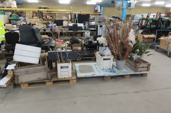 2 stk. paller med diverse brugskunst