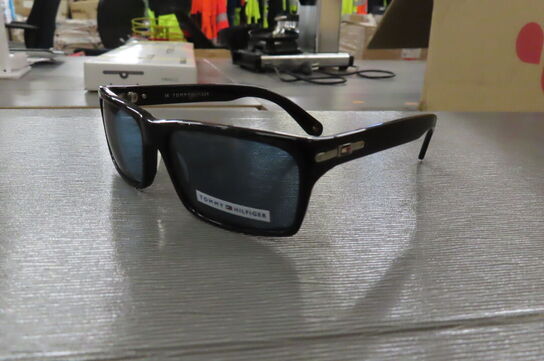 Solbrille TOMMY HILFIGER, TH7294 BLK-3