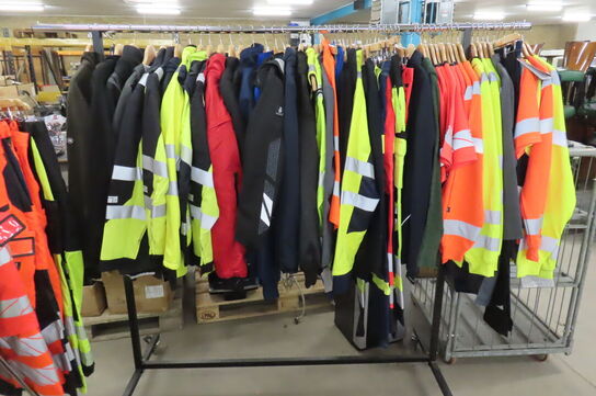 2 stk. stativer med arbejdstøj