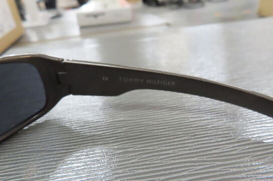 Solbrille TOMMY HILFIGER, TH6036 DGRY-3