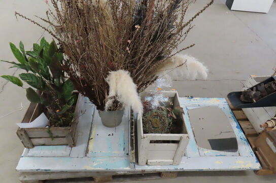 2 stk. paller med diverse brugskunst