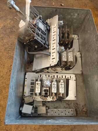 100A afbryder til tavle x 4stk i kasse