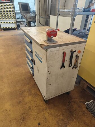 Rulle bord uden indhold med værktøjs holder holex