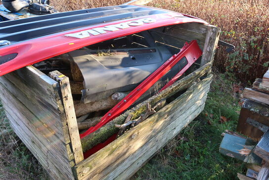 Palle med reservedele til lastbil