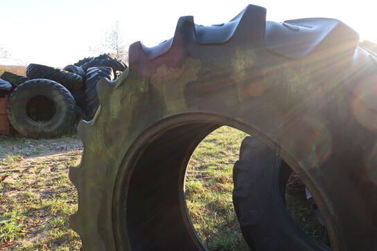 3 stk. traktordæk PIRELLI 600/65R38, TORKER 650/75R38