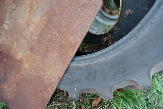 4 stk. traktordæk og lign. FIRESTONE 540/65R28 m.fl.