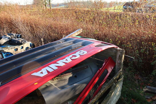 Palle med reservedele til lastbil