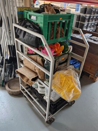 Vogn med diverse tilbehør