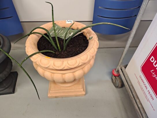 Fire opsatser/krukker. 