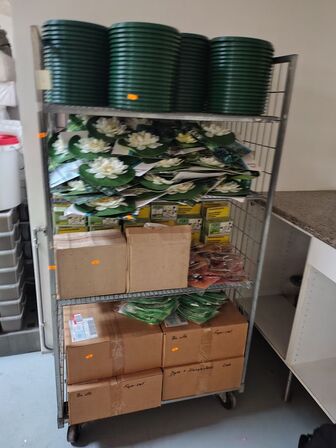 Vogn med diverse tilbehør