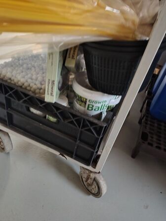 Vogn med diverse tilbehør