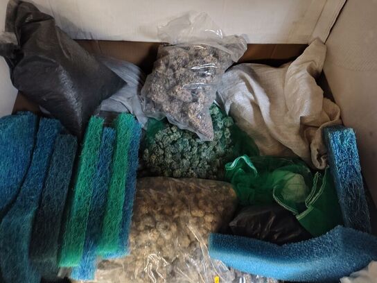 2 kasser, bl.a. filter lava