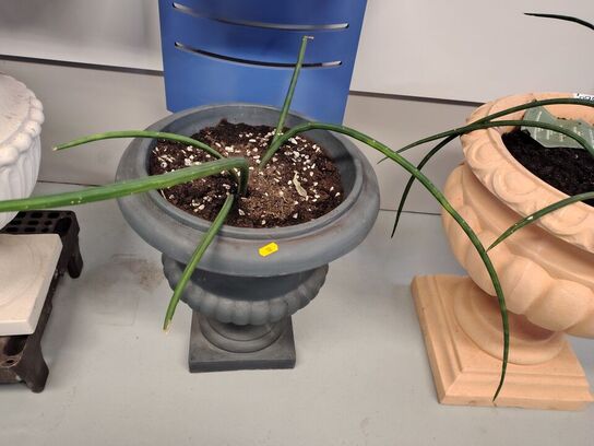 Fire opsatser/krukker. 