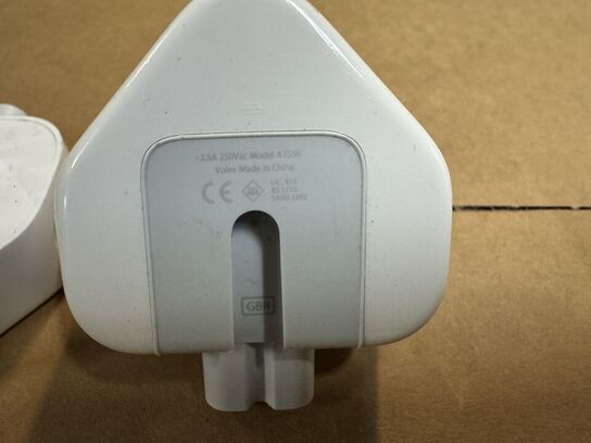 151 stk. Original Apple 3-Pin English Plug A1556