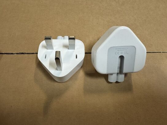 151 stk. Original Apple 3-Pin English Plug A1556