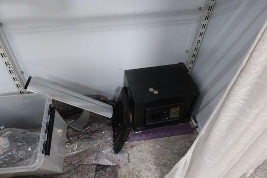 Tobaksskab med indhold