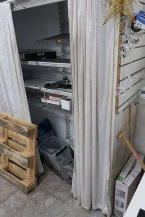 Tobaksskab med indhold