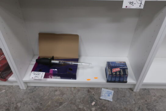 Indhold i 1 stk. reol 