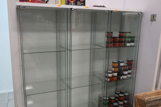 3 stk. skabe med indhold