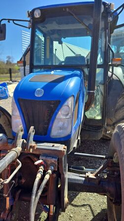 New Holland Traktor NEW HOLLAND TN75SA