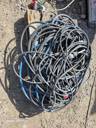 Palle med 32 ampere kabler