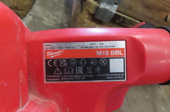 2 stk. Akku-værktøj samt akku-støvsuger MILWAUKEE