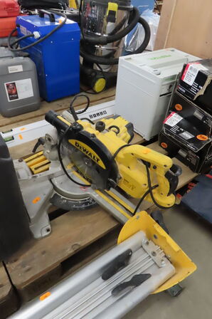 Kap- & geringssav inkl. Arbejdstation DEWALT