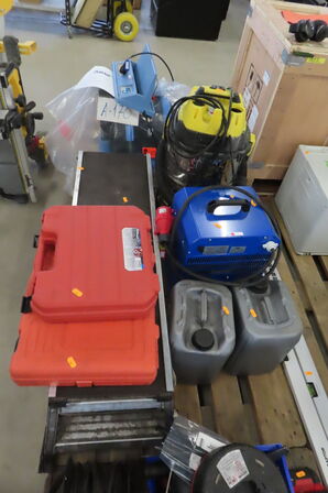 Palle med Diverse værktøj samt LED lysstrip 