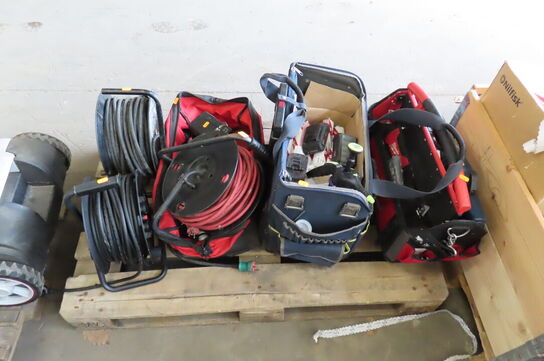 3 stk. kabeltromler samt 3 stk værktøjstasker 