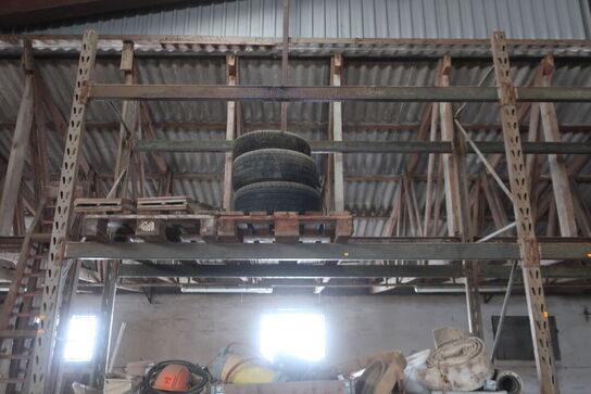 2 stk. pallereoler med indhold