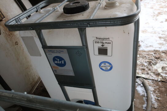 2 stk. palletanke med adblue YARA og pumper