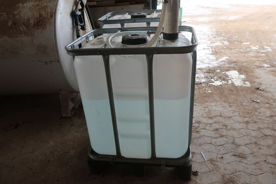 2 stk. palletanke med adblue YARA og pumper