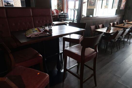 Barbord med 4 stk. barstole SASA