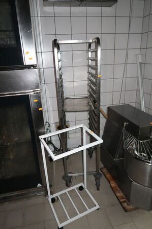 Stikvogn samt skraldespandsstativ