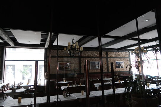 Central, glasinddækket åben ild/grillinstallation
(specialbygget)