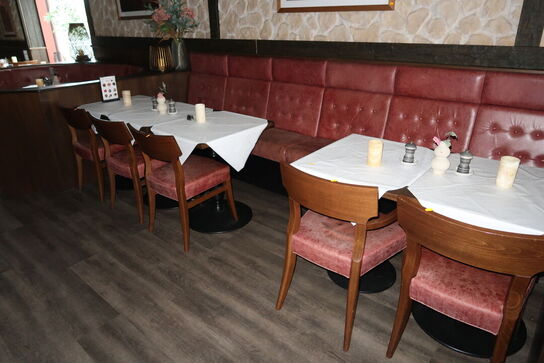 5 stk. borde med 5 stk. stole SASA