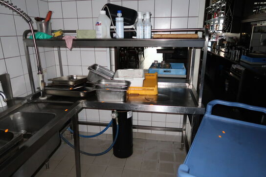 Rustfri stålbord med vask, armatur, opsats m.m. uden indhold