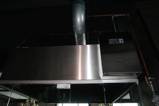 Central, glasinddækket åben ild/grillinstallation
(specialbygget)