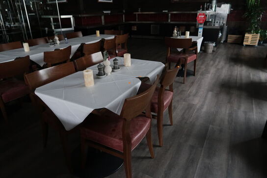 3 stk. borde med 5 stk. stole SASA