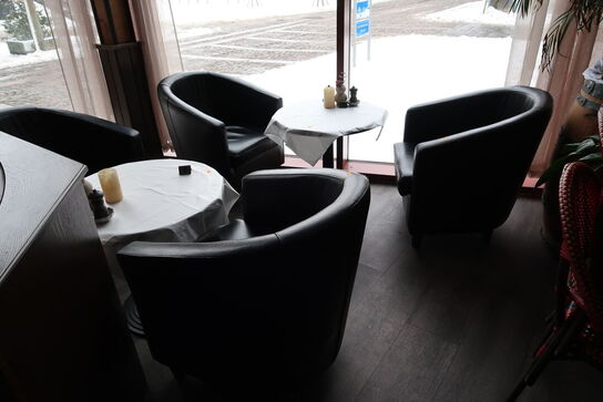 4 stk. loungestole med 2 stk. borde